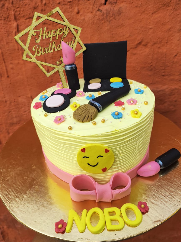 makeup-lover-theme-cake-cake-in-saharanpur.png