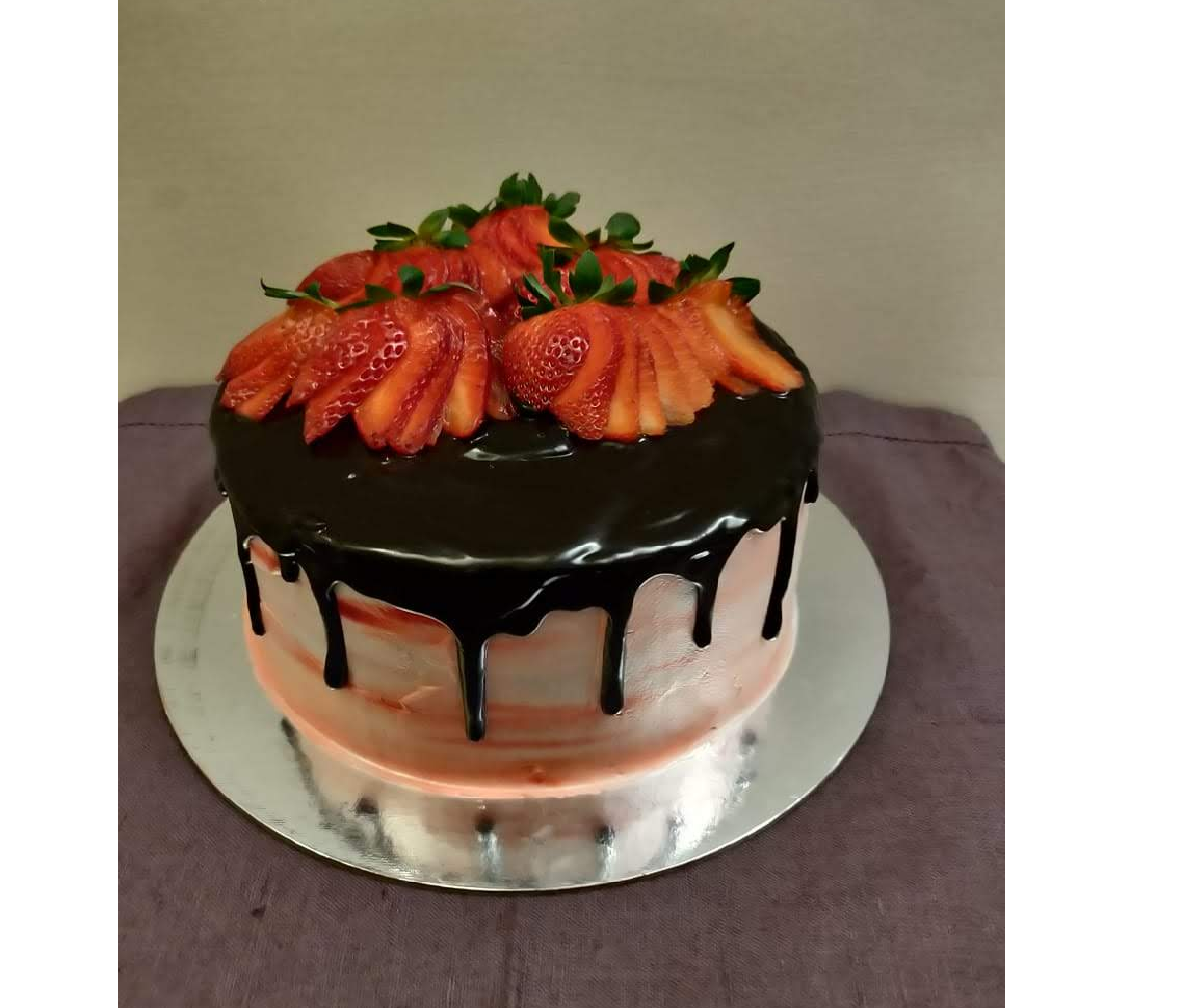 strawberry-fruit-cake-in-saharanpur.png